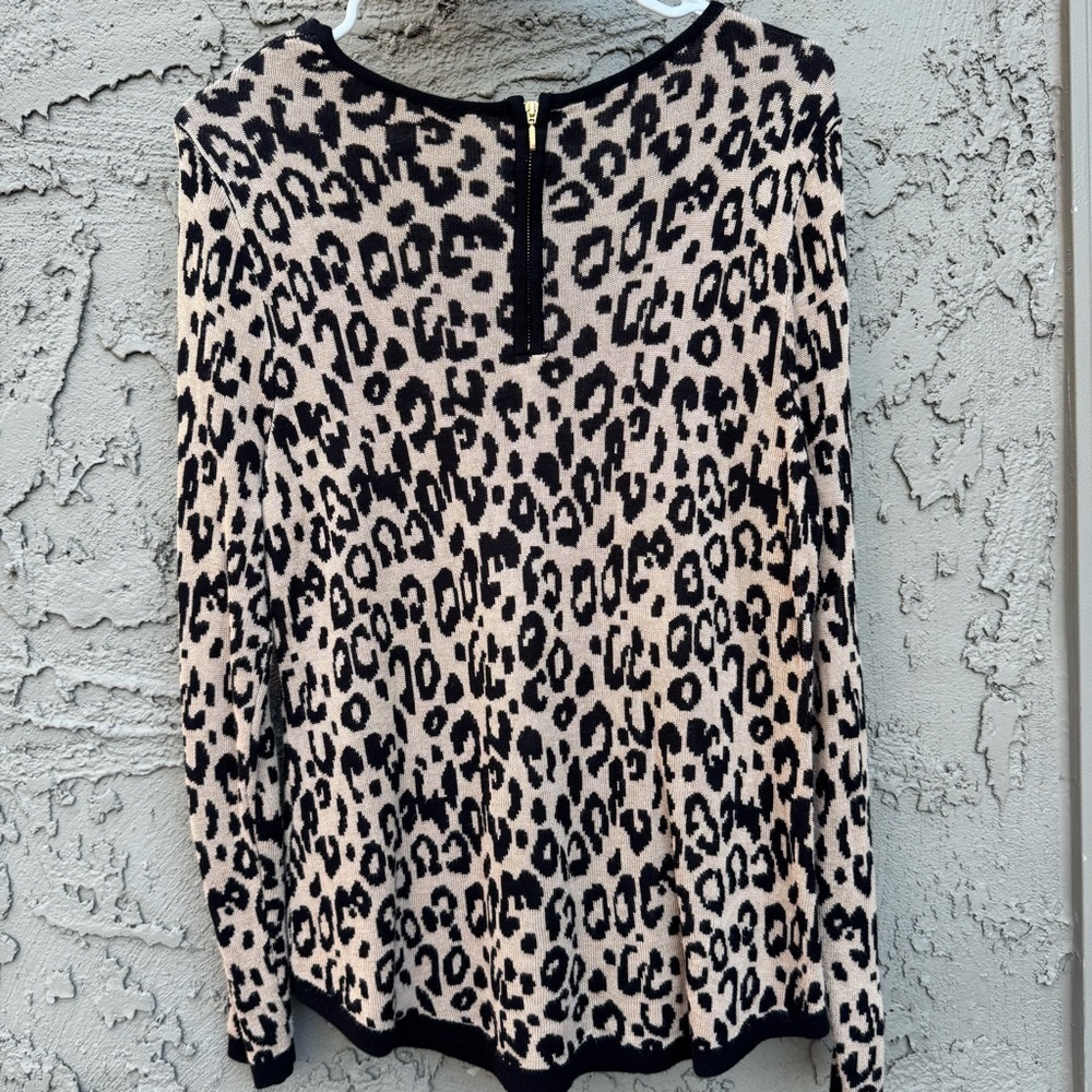 Chico’s Leopard Print Sweater Size 1 - Picture 11 of 12